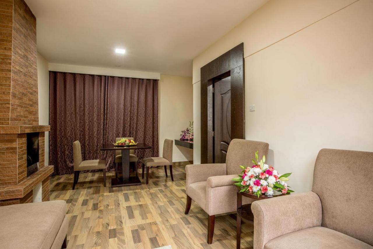 Hotel Lakeview Ооти Екстериор снимка