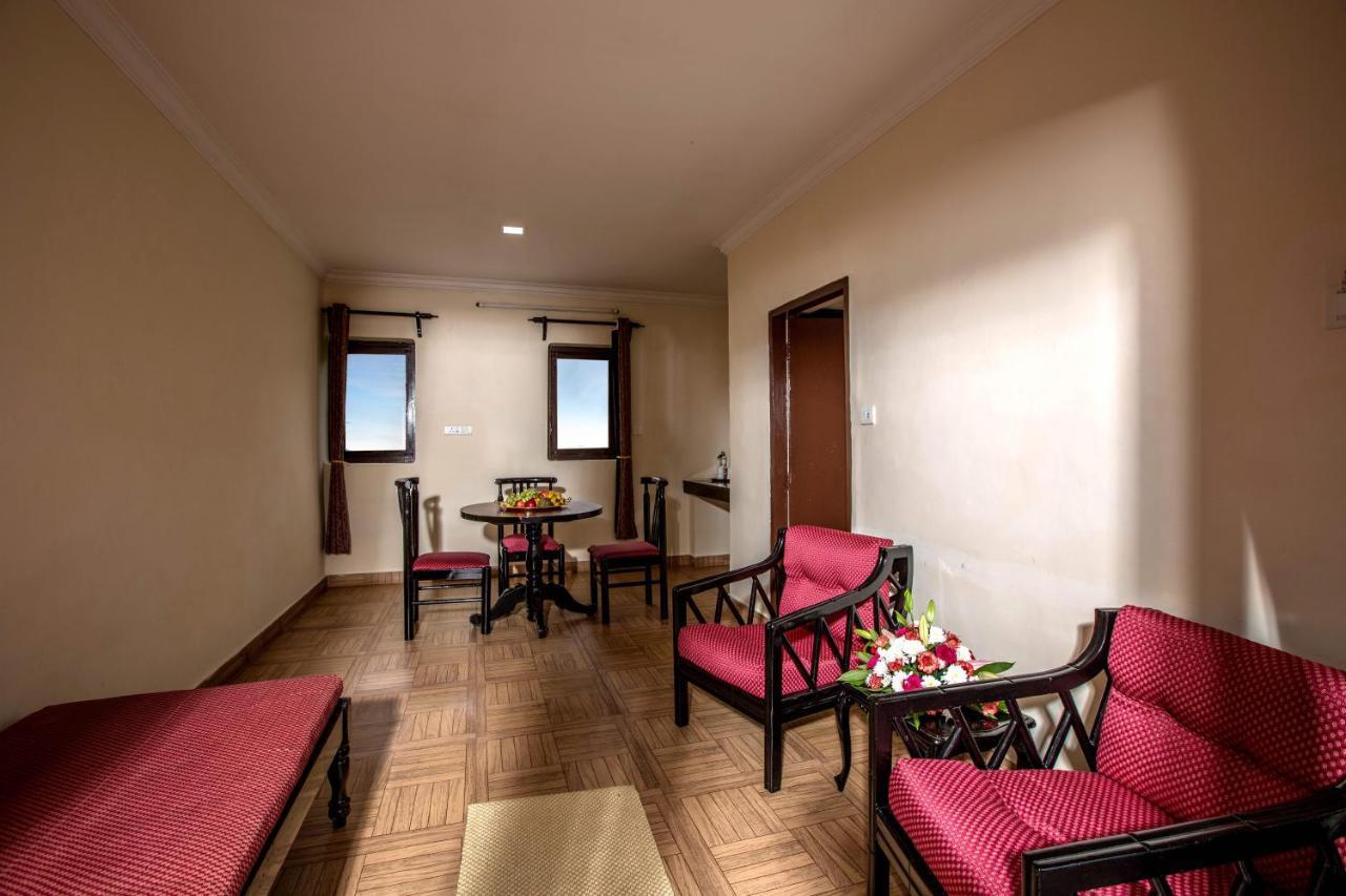 Hotel Lakeview Ооти Екстериор снимка