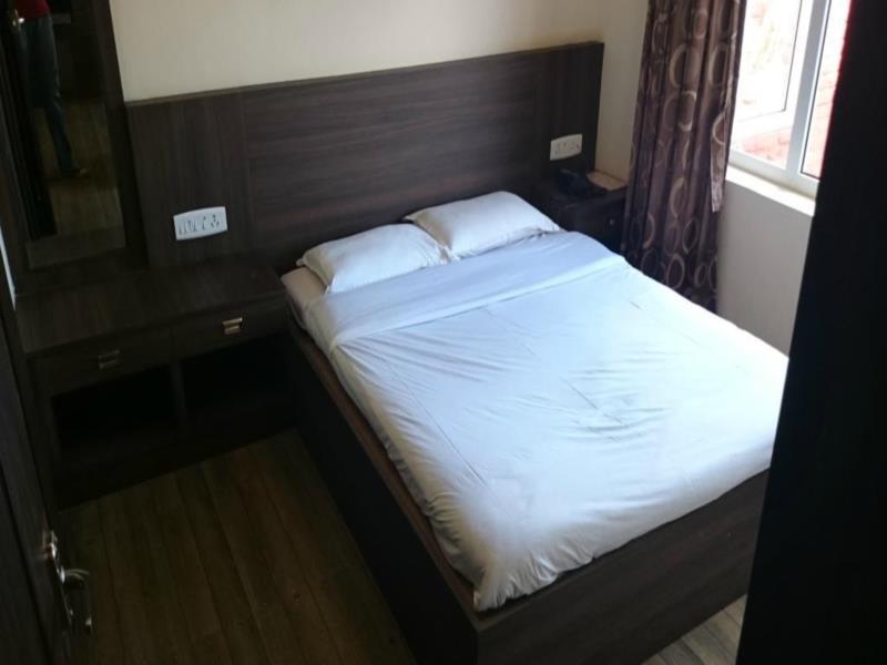 Hotel Lakeview Ооти Екстериор снимка